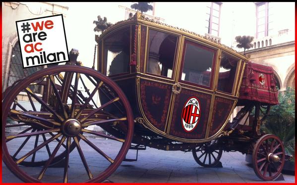 AC Milan și-a vândut autocarul! Fanii îi ironizează: să meargă cu mașina familiei Flinstone!
