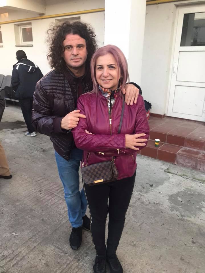 Carmen Șerban a tăiat porcul cu un grup de sportivi. A dat iama în șorici | FOTO