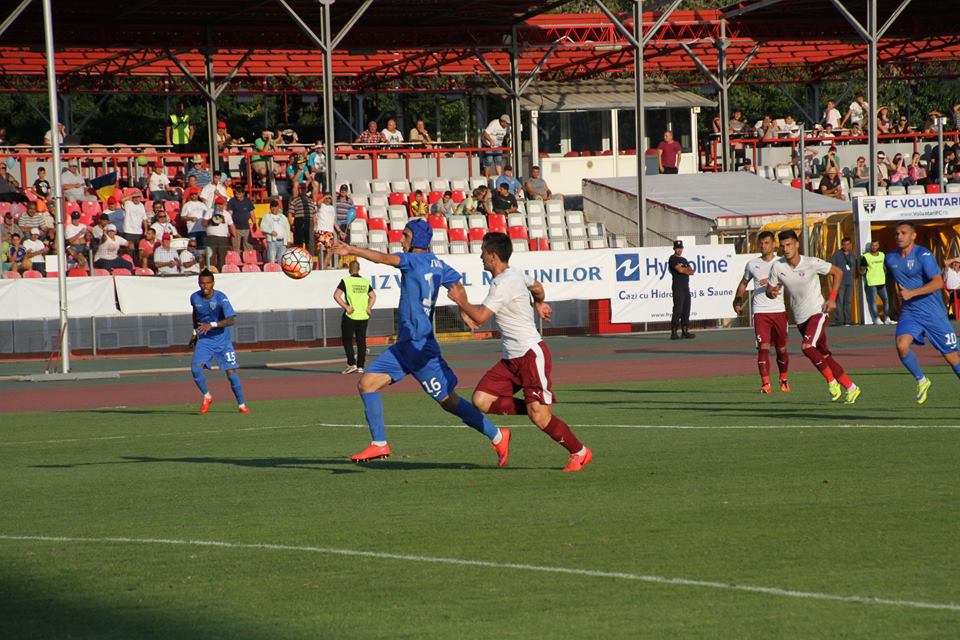 Liga I: FC Voluntari - CSU Craiova 1-2. Oltenii au obţinut primul succes în deplasare, printr-un gol superb reuşit de Vătăjelu. Ilfovenii rămân fără victorie în Liga I