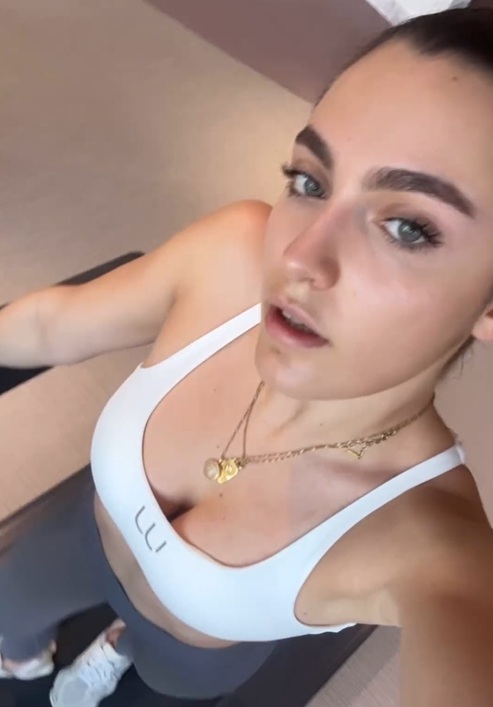 Ținuta în care Alexia Eram merge la sală în vacanță: „Cardio înainte de plajă”