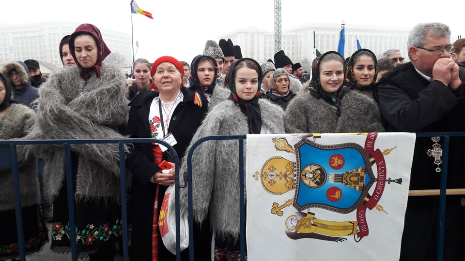 FOTO&VIDEO/ Imagini de la slujba de sfințire a Catedralei Mântuirii Neamului. 100 de preoți și zeci de mii de credincioși participă la evenimentul istoric
