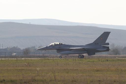Trei aeronave F-16 Fighting Falcon, cumpărate de la Norvegia, au sosit la Câmpia Turzii