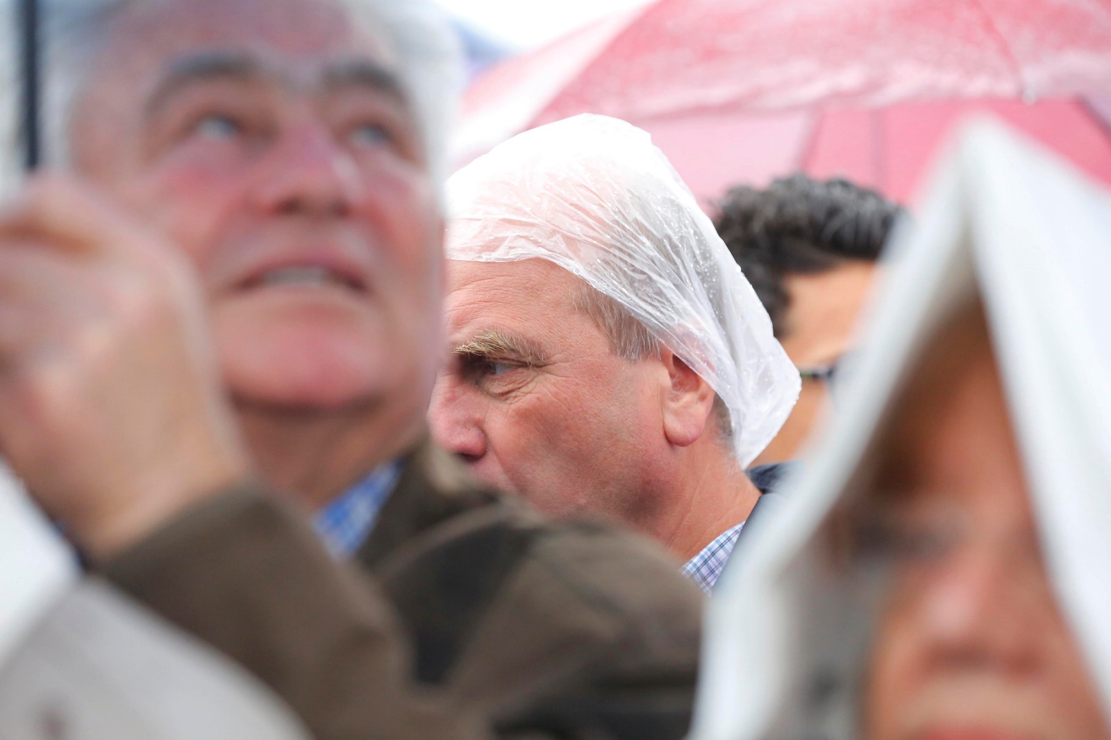 FOTOREPORTAJ: Peste 10.000 de oameni, la Buzău, de Ziua Eroilor. Jumătate au fost elevi aduși de profesori