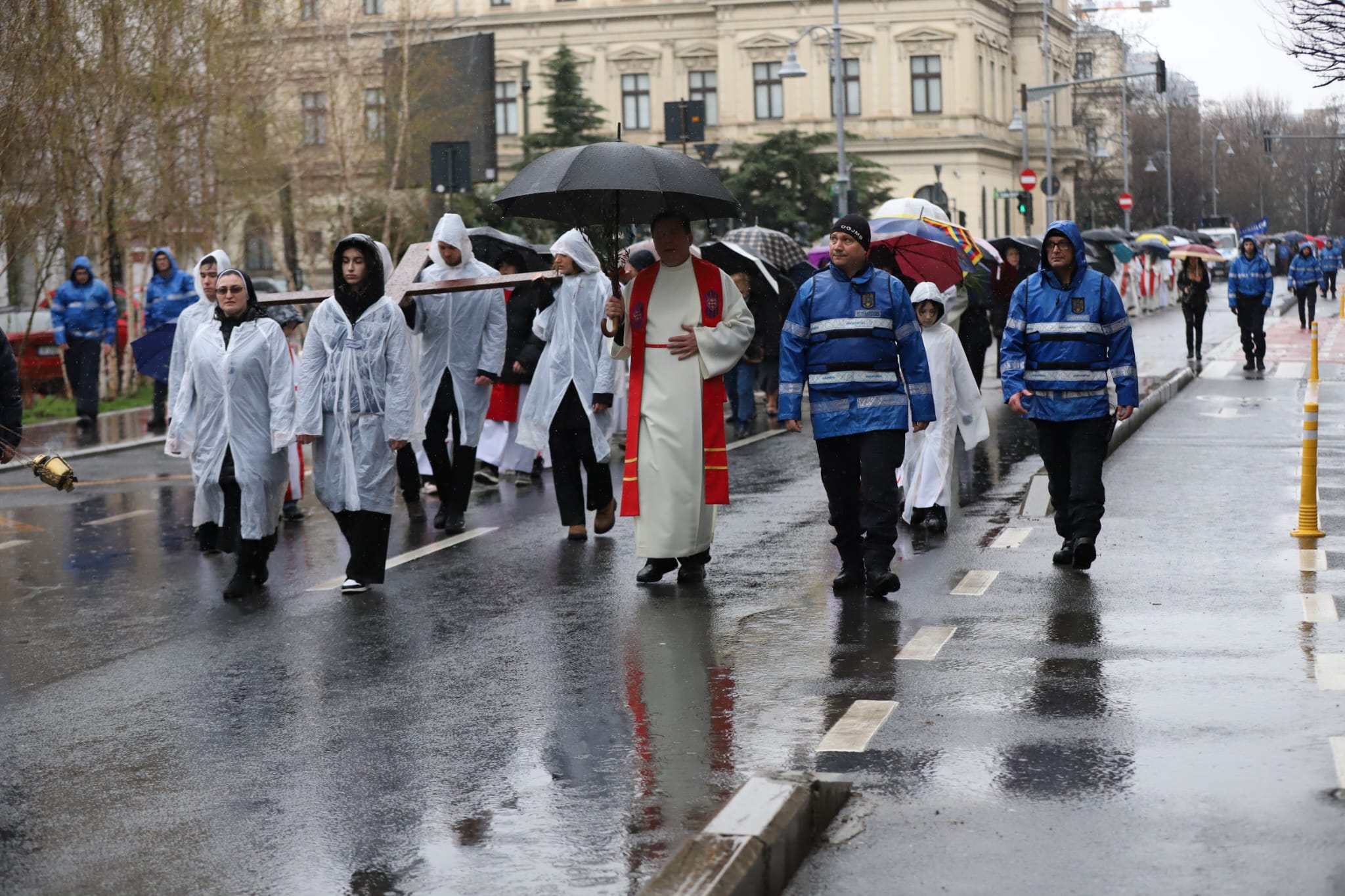 Floriile Catolice 2026: Cum sărbătoresc șvabii și maghiarii Virágvasárnap în marile orașe din Ardeal