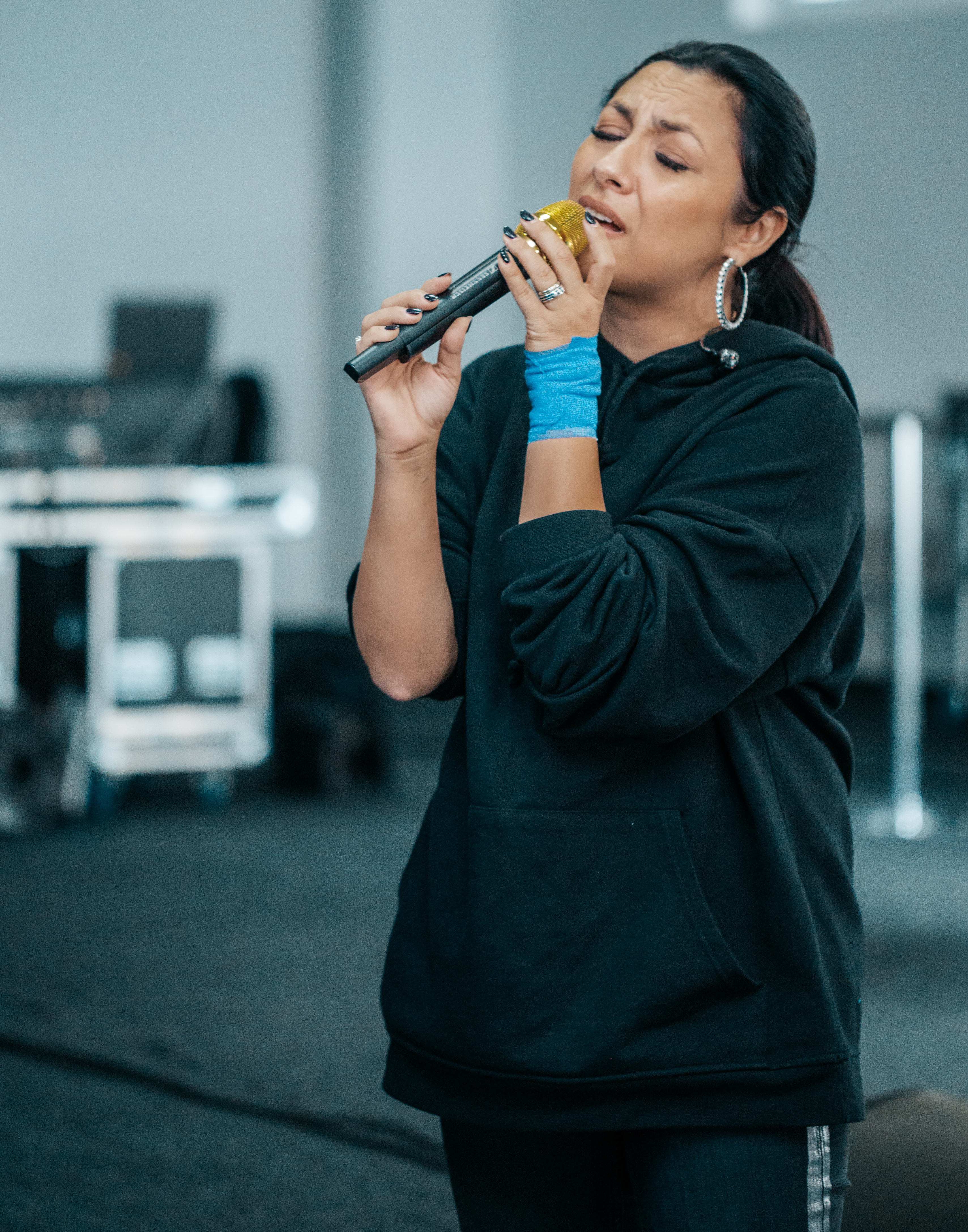 Andra se pregătește intens pentru concertul de la Sala Palatului. Imagini în premieră de la repetițiile alături de mari artiști ai României | FOTO