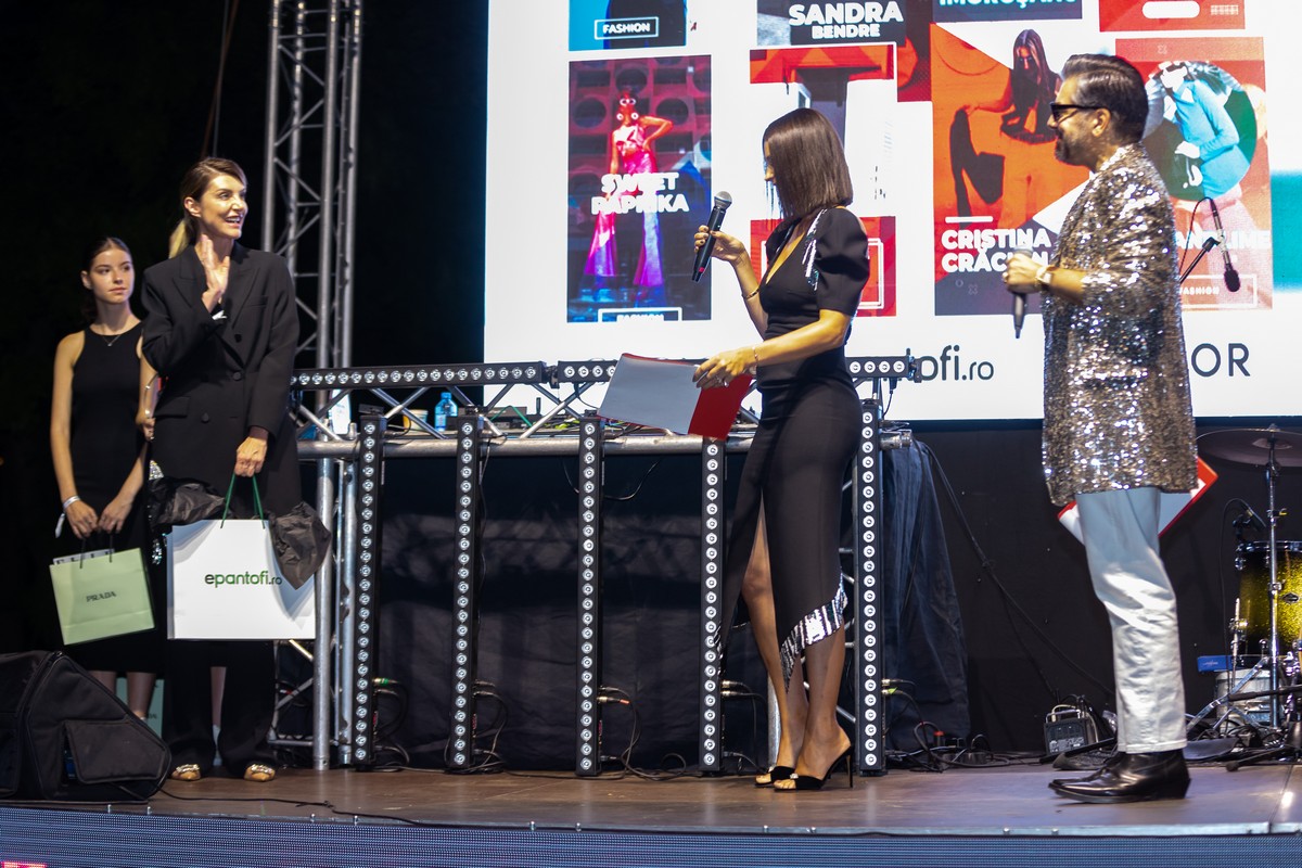 Intră în atmosfera ELLE New Media AWARDS 2022 și descoperă fotografiile surprinse în cadrul evenimentului