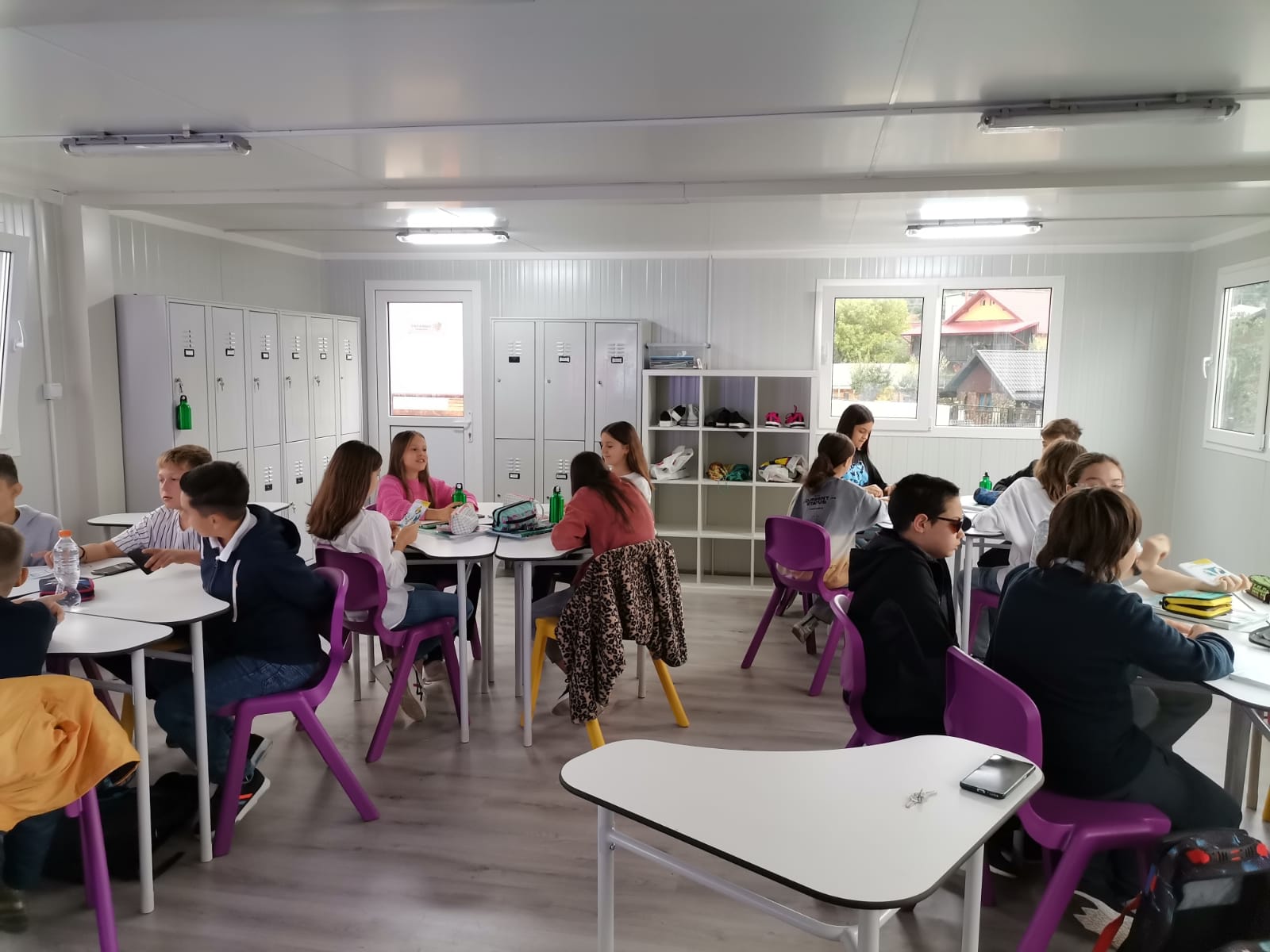 Tineri cu și fără dizabilități au ieșit împreună în oraș și așa s-a născut un joc: „Nu trebuie să îi modificăm pe ei ca să aibă un loc în lume”