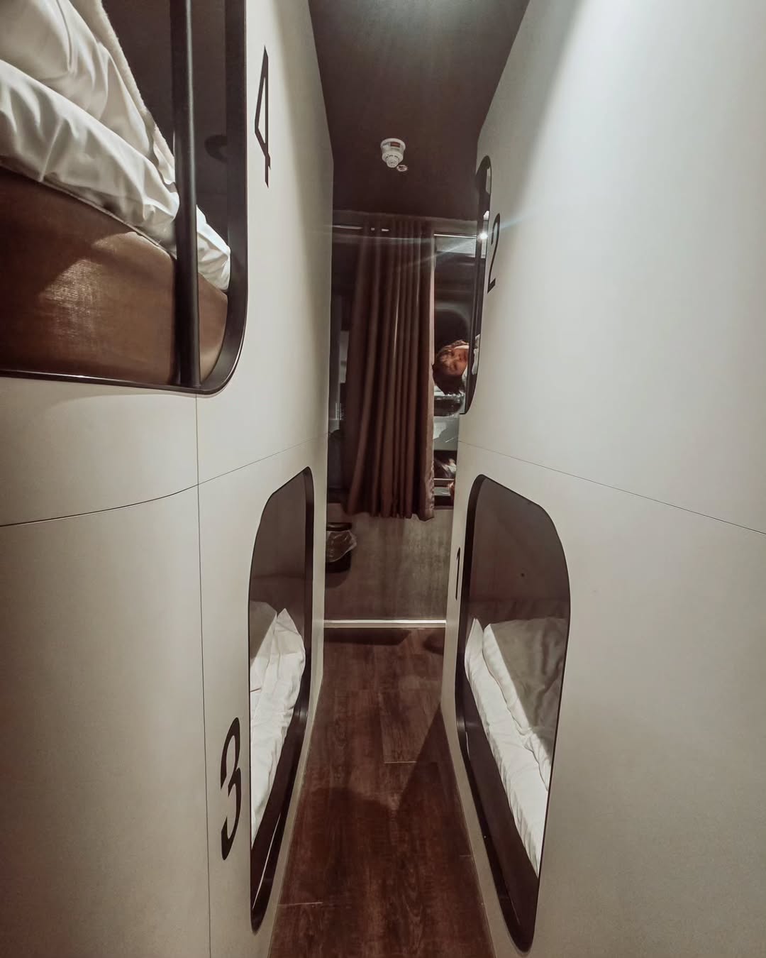 Dana Rogoz, vacanță de neuitat. Cum arată hotelul din Copenhaga în care s-a cazat cu familia: „Seamănă cu o cușetă de tren”