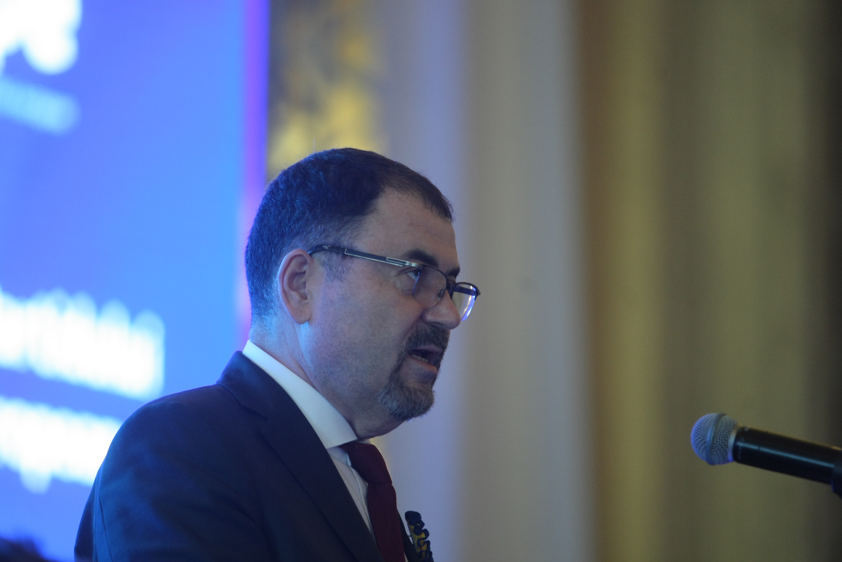 Schimb de replici dur între Turcescu și Băsescu, la Congresul PMP: ”M-aş fi aşteptat să rămâneţi la cârmă”/ ”Un căpitan are și el o licență care expiră” (VIDEO)
