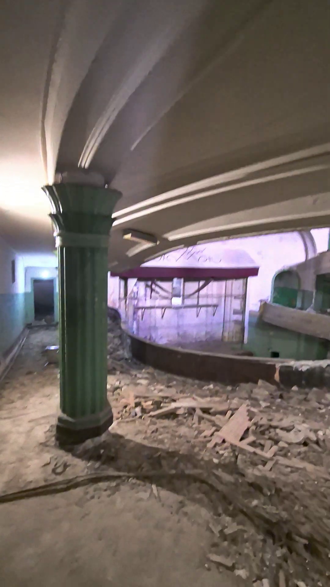 Cinematograful București se vinde pentru suma de 4,9 milioane de euro. Imagini în premieră din interior