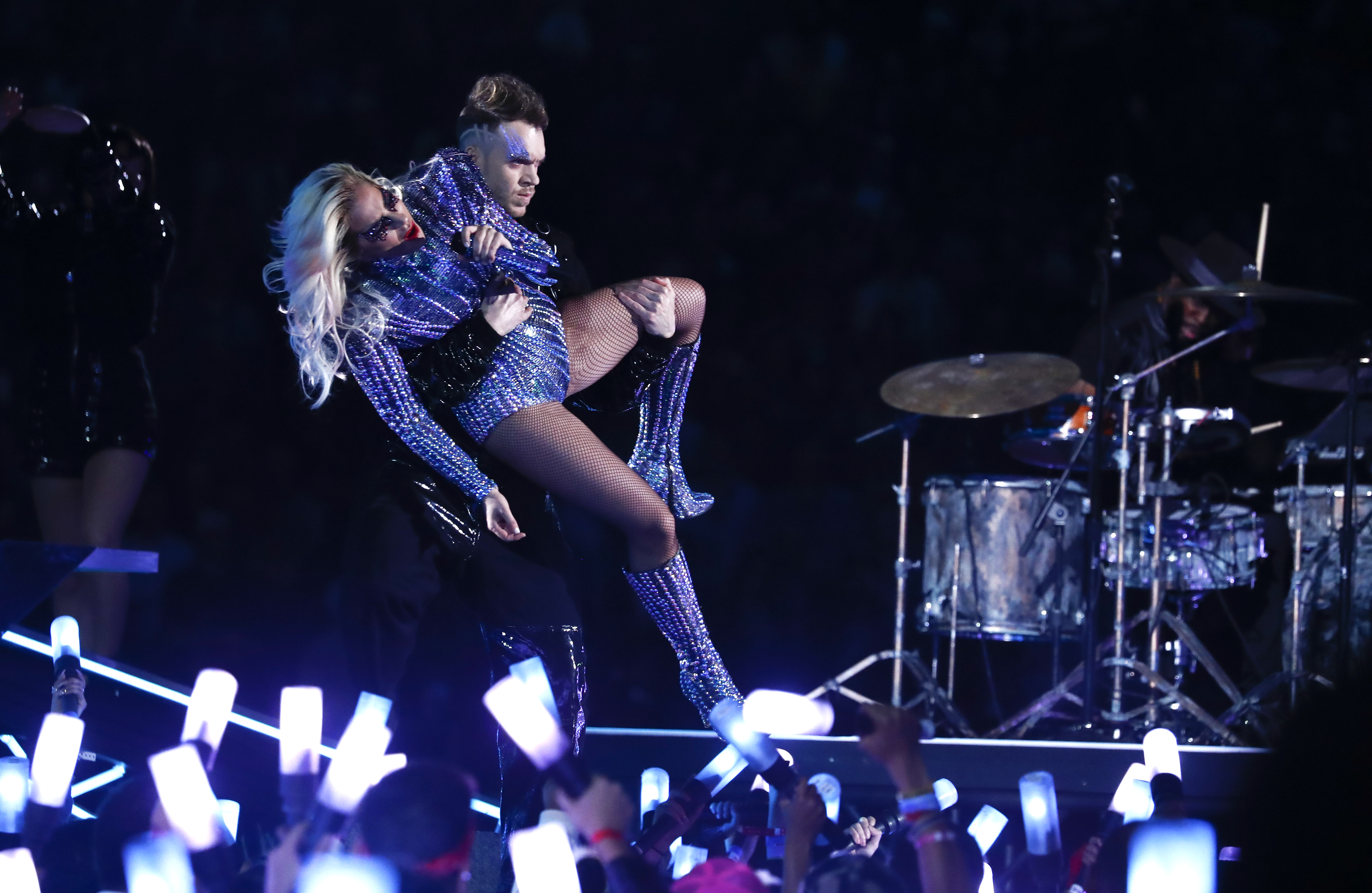 Lady Gaga a făcut spectacol în pauza Super Bowl | GALERIE FOTO