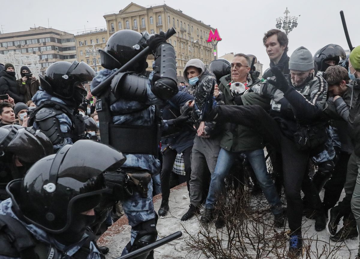Protestele din Rusia | Peste 2.400 de oameni săltați, printre care și un copil. „Putin e un hoț!” și „Rusia fără Putin!”, au strigat manifestanții