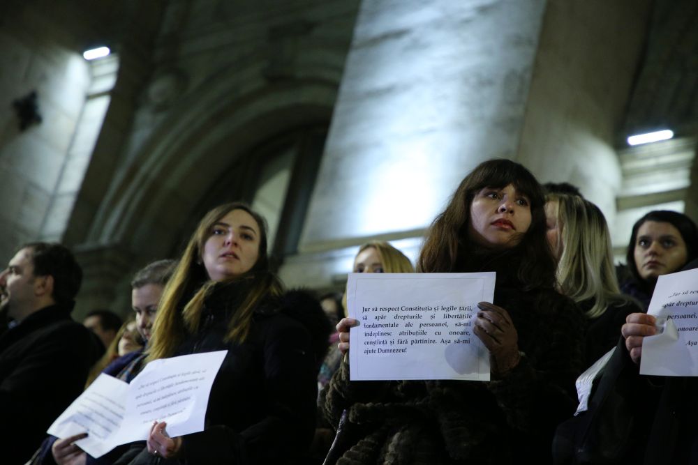 FOTO&VIDEO/ Sute de magistrați au protestat la Curtea de Apel București