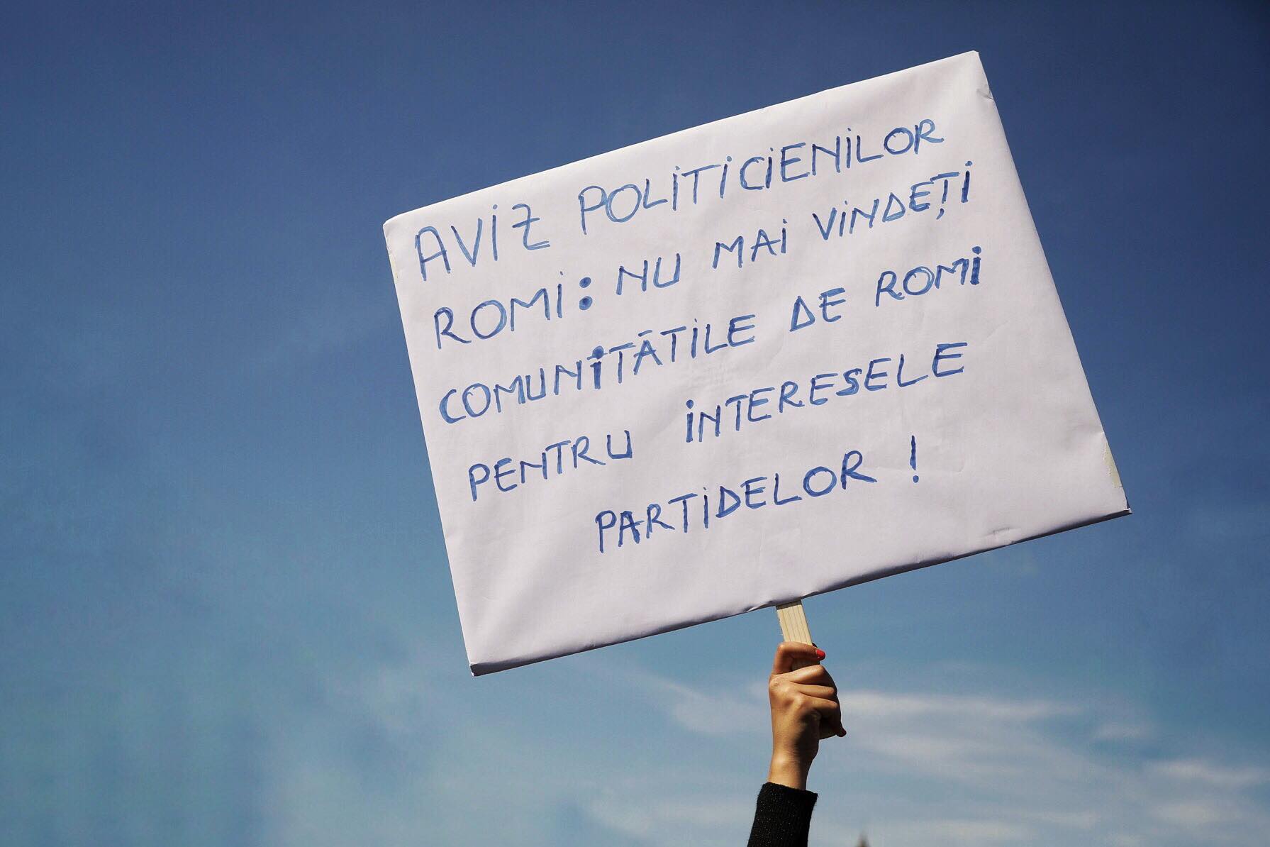 GALERIE FOTO / "Ziua Internaţională a Rezistenţei Romilor" a fost celebrată printr-un marș, astăzi, în Capitală