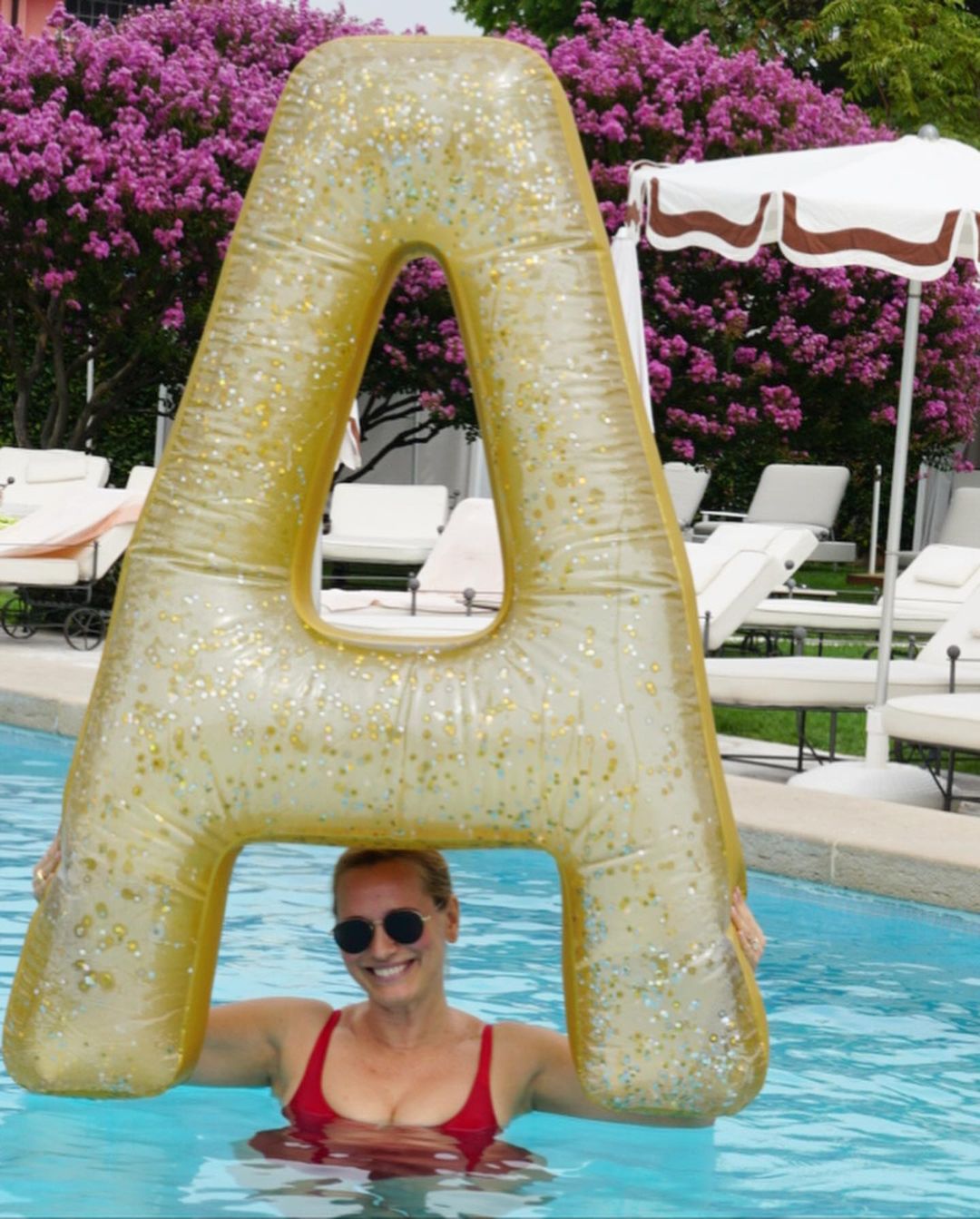 Imagini rare cu Andreea Esca în costum de baie. Prezentatoarea a împlinit 51 de ani