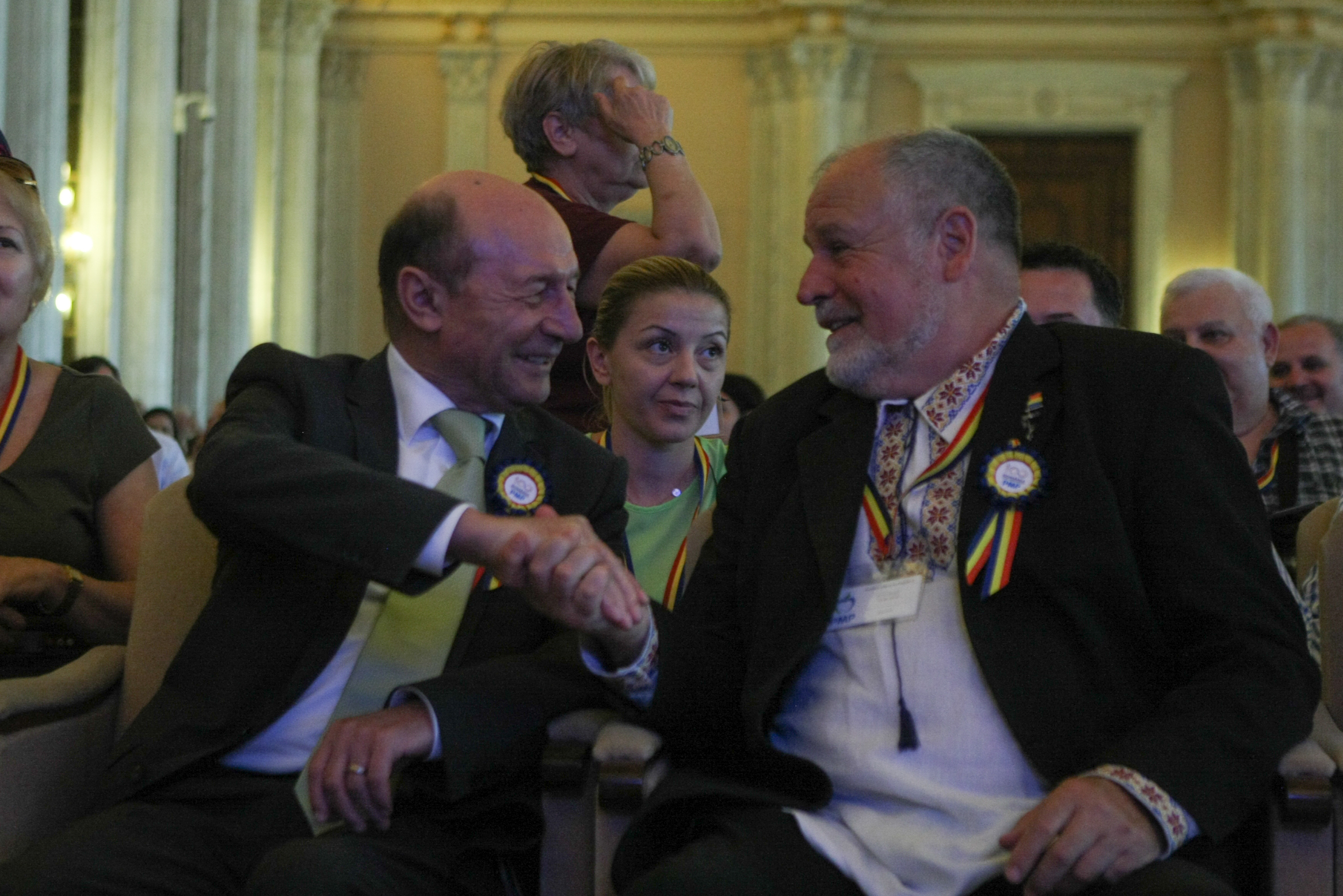 Schimb de replici dur între Turcescu și Băsescu, la Congresul PMP: ”M-aş fi aşteptat să rămâneţi la cârmă”/ ”Un căpitan are și el o licență care expiră” (VIDEO)