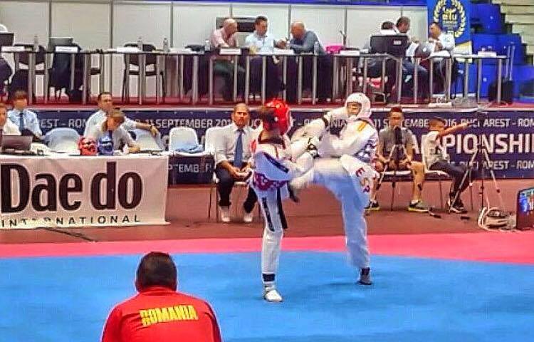 Multipla campioană la taekwondo Elena Chiriac promovează datinile românești în Anglia de sărbători | FOTO