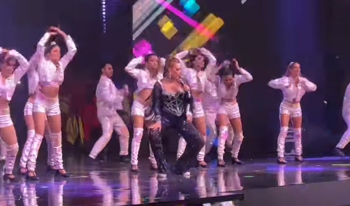 Iulia Vântur, dans în fața lui Salman Khan. Românca a susținut un spectacol la Premiile Academiei Naționale de Film Indian