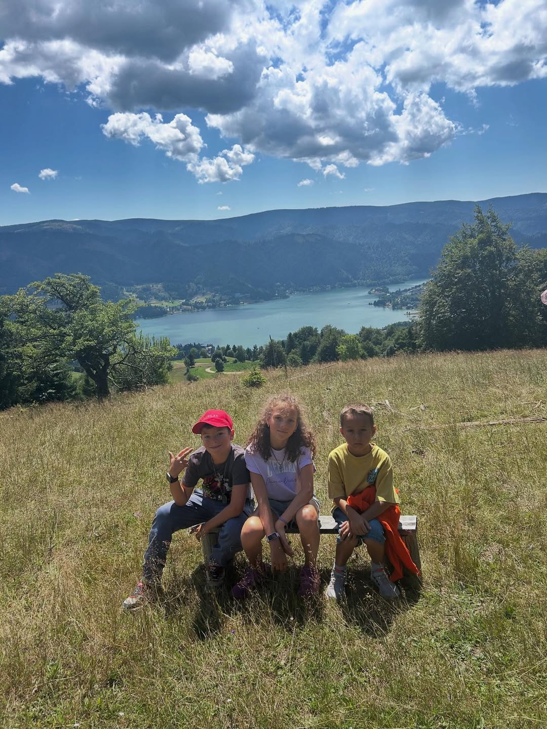 „Colțul de Rai” din România care a cucerit-o pe Mirela Vaida în vacanță: „Plimbări cu barca, excursii la stână. E cel mai pur aer”