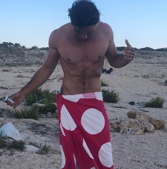 Cele mai sexy ipostaze cu Gabriel Garko, prezentatorul Cerbului de Aur. Își arată trupul în toată splendoarea | FOTO