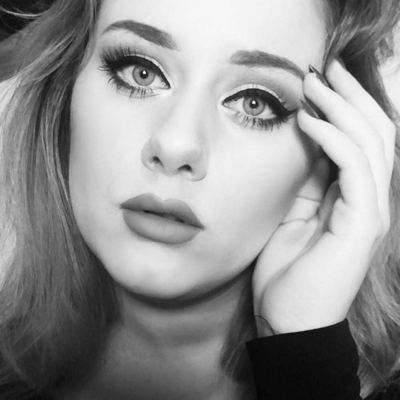 Adele are o sosie! Cum arată tânăra care îi seamănă perfect cântăreței