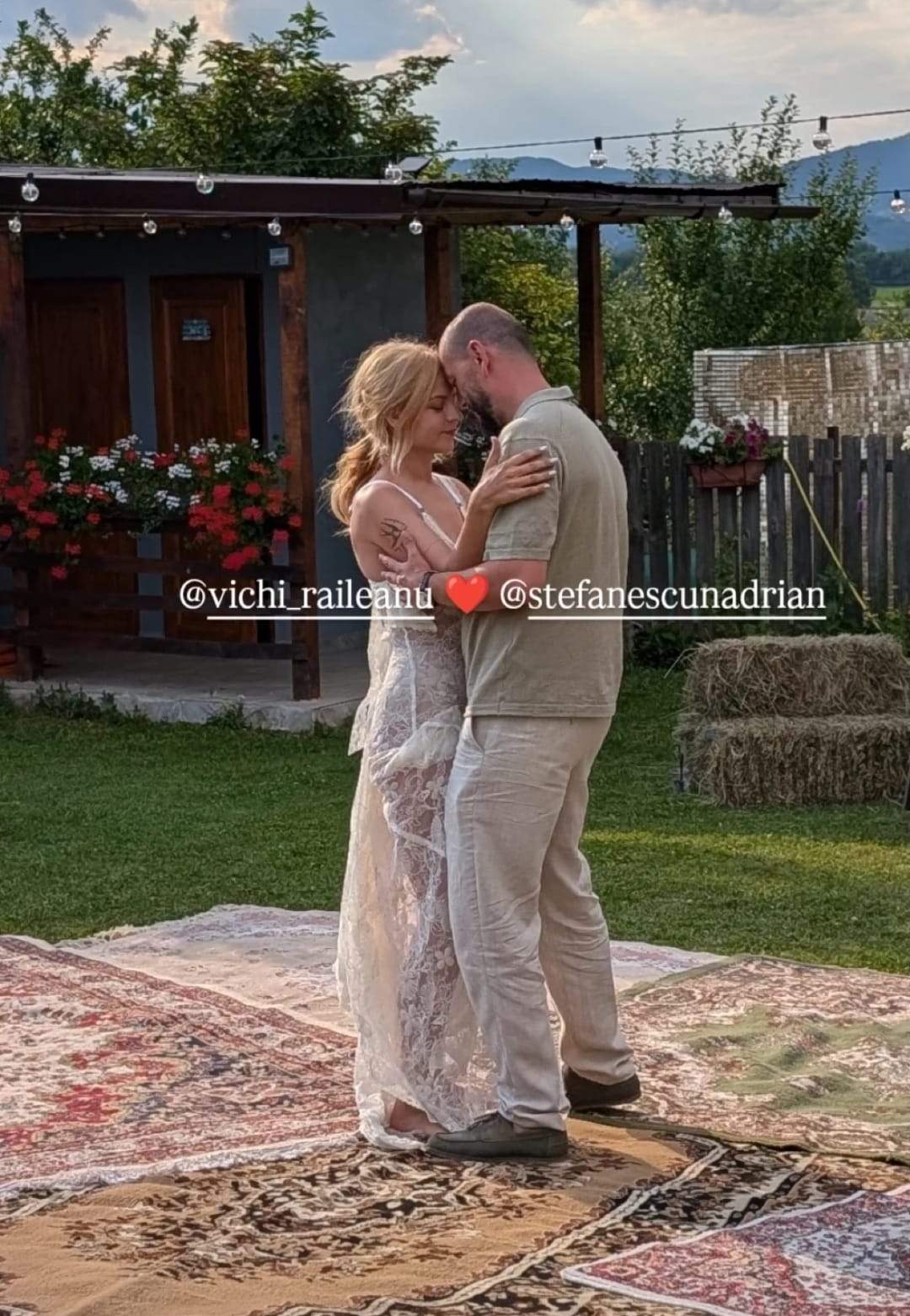 Victoria Răileanu și Adrian Ștefănescu s-au căsătorit religios. Imagini de la nunta organizată în mijlocul naturii