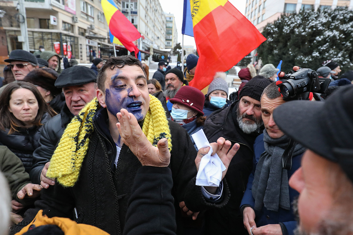 VIDEO | George Simion, stropit cu cerneală la Iași de Ziua Principatelor