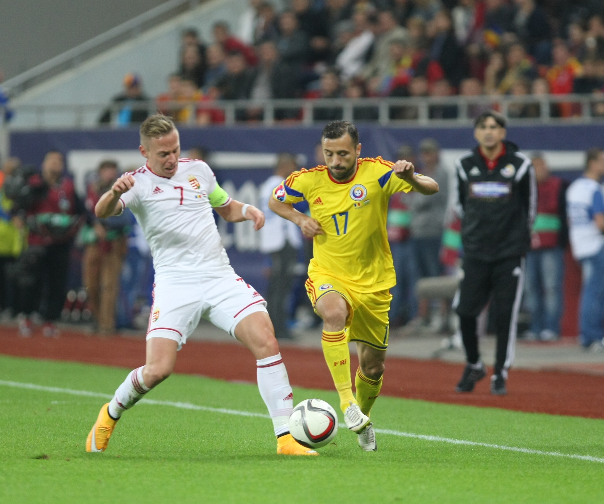 LIVE BLOG / FOTO&VIDEO. MECIUL ANULUI, ROMÂNIA - UNGARIA 1-1