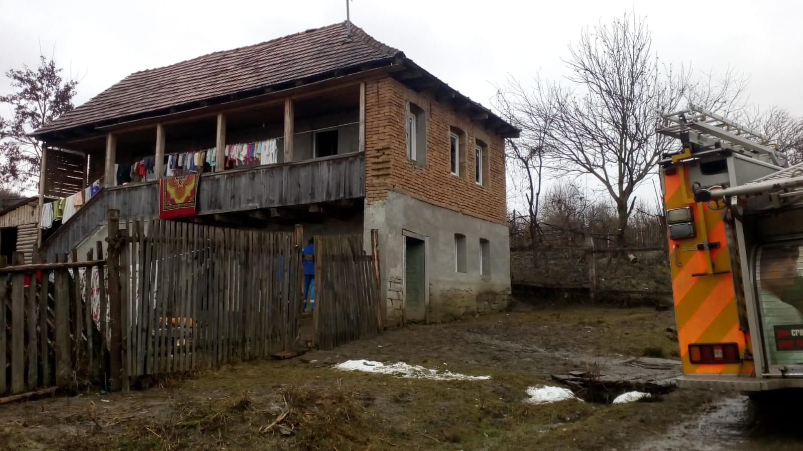 Trei copii au murit într-un incendiu în județul Mureș. Un bebeluș de nici un an, printre victime / FOTO