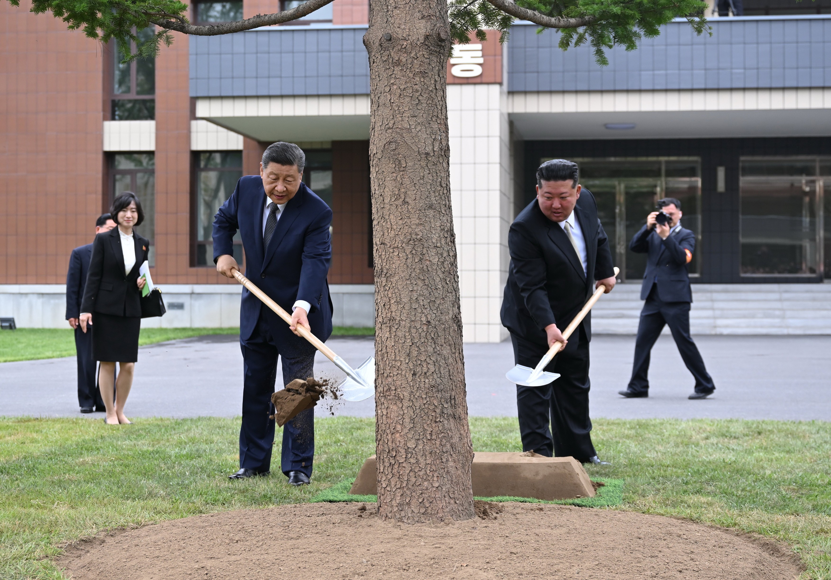 Kim Jong-un a organizat o primire grandioasă pentru Xi Jinping, iar liderul chinez a lăsat o scrisoare de mulțumire. Declarația care a stârnit îngrijorări în Coreea de Sud