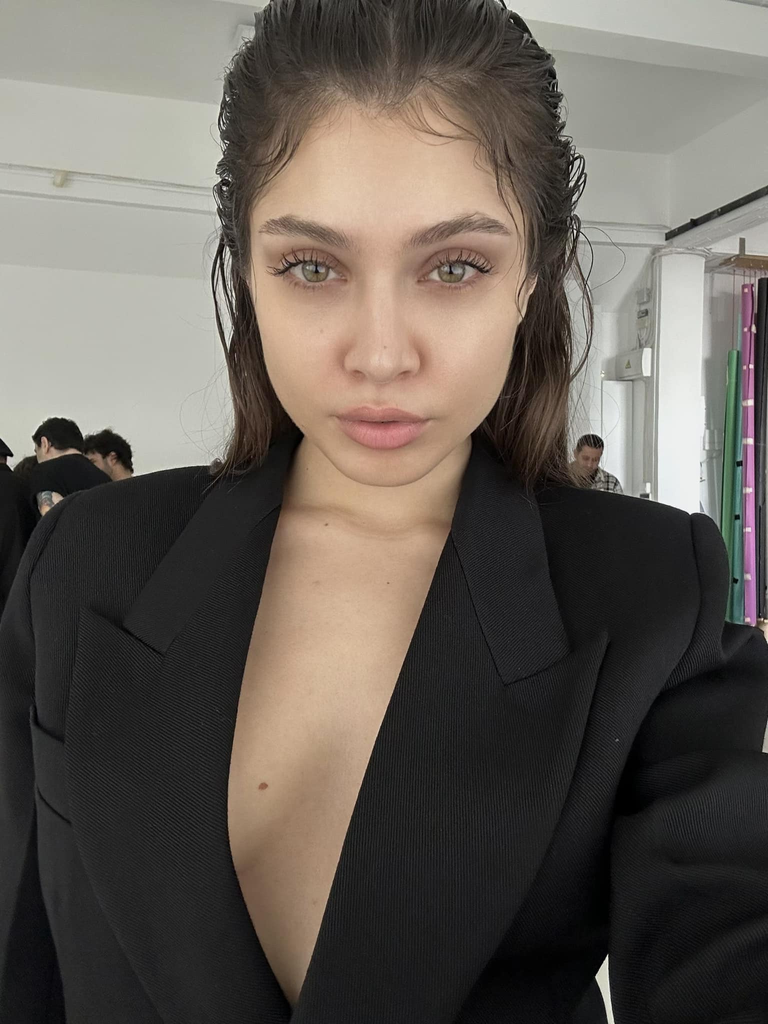 Elena Chiriac, primele declarații după ce a apărut cu băiatul Madonnei, Rocco Ritchie, la SAGA Festival: „Locuim amândoi în Londra”