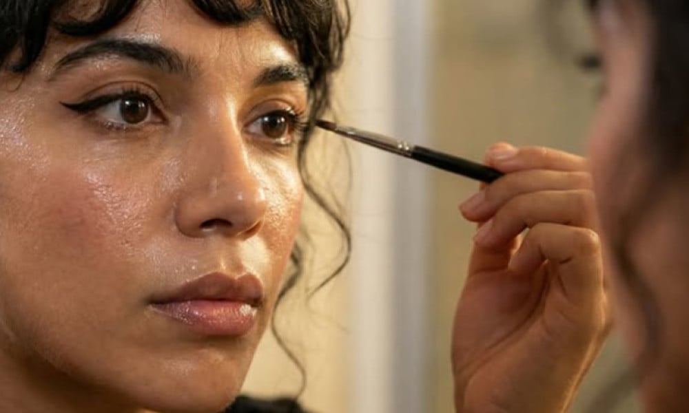 Cântăreața virtuală Lolita Cercel a împărțit România în două. Are milioane de vizualizări, dar este acuzată de „rasism latent”