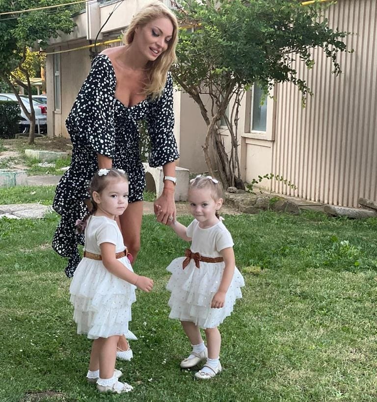 Cum arată gemenele Valentinei Pelinel și ale lui Cristi Borcea. Indira și Rania au crescut, iar mama lor le-a surprins în ipostaze rare