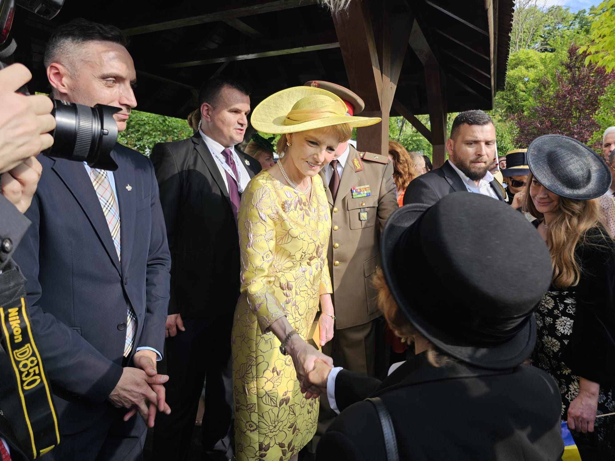 Câteva mii de invitați, inclusiv politicieni, au celebrat Ziua Regalității, pe 10 mai, printr-un Garden Party la Palatul Elisabeta | VIDEO