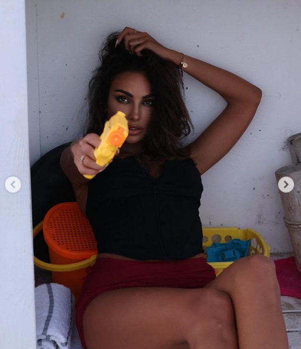 Imagini cu Mădălina Ghenea pe plajele din Miami. Fanii au reacționat: „Ești cea mai sexy româncă!”