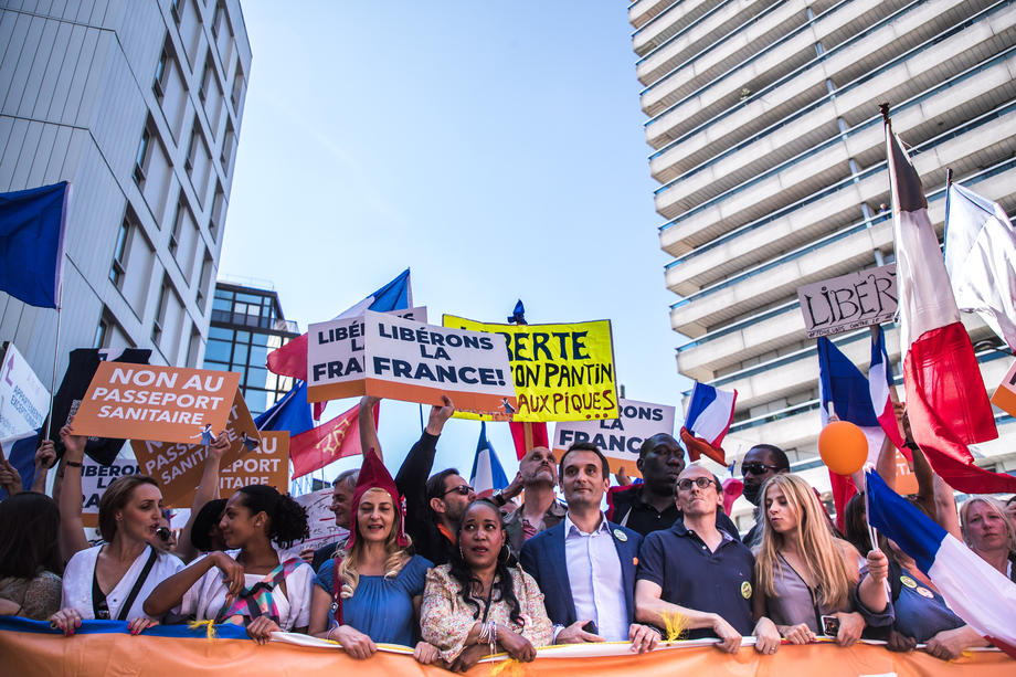 Noi proteste în Franța, împotriva permisului de sănătate: „Oile stau la balcon"