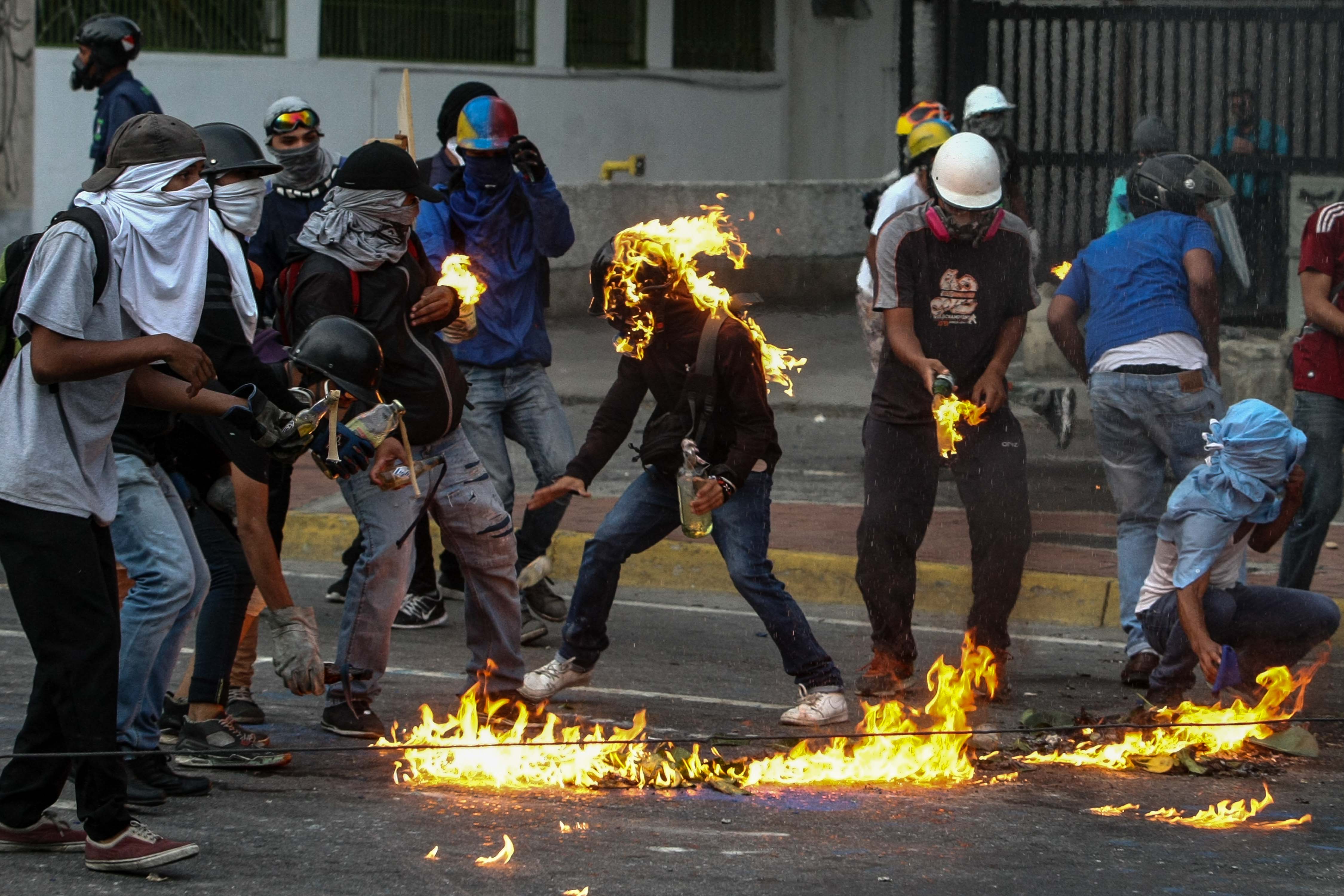 O româncă „vândută” de regimul Ceaușescu cu 10.000 de dolari în Venezuela preferă să rămână în cea mai periculoasă țară din lume decât să revină în România! Povestea fabuloasă a profesoarei de violoncel din Caracas, născută în București