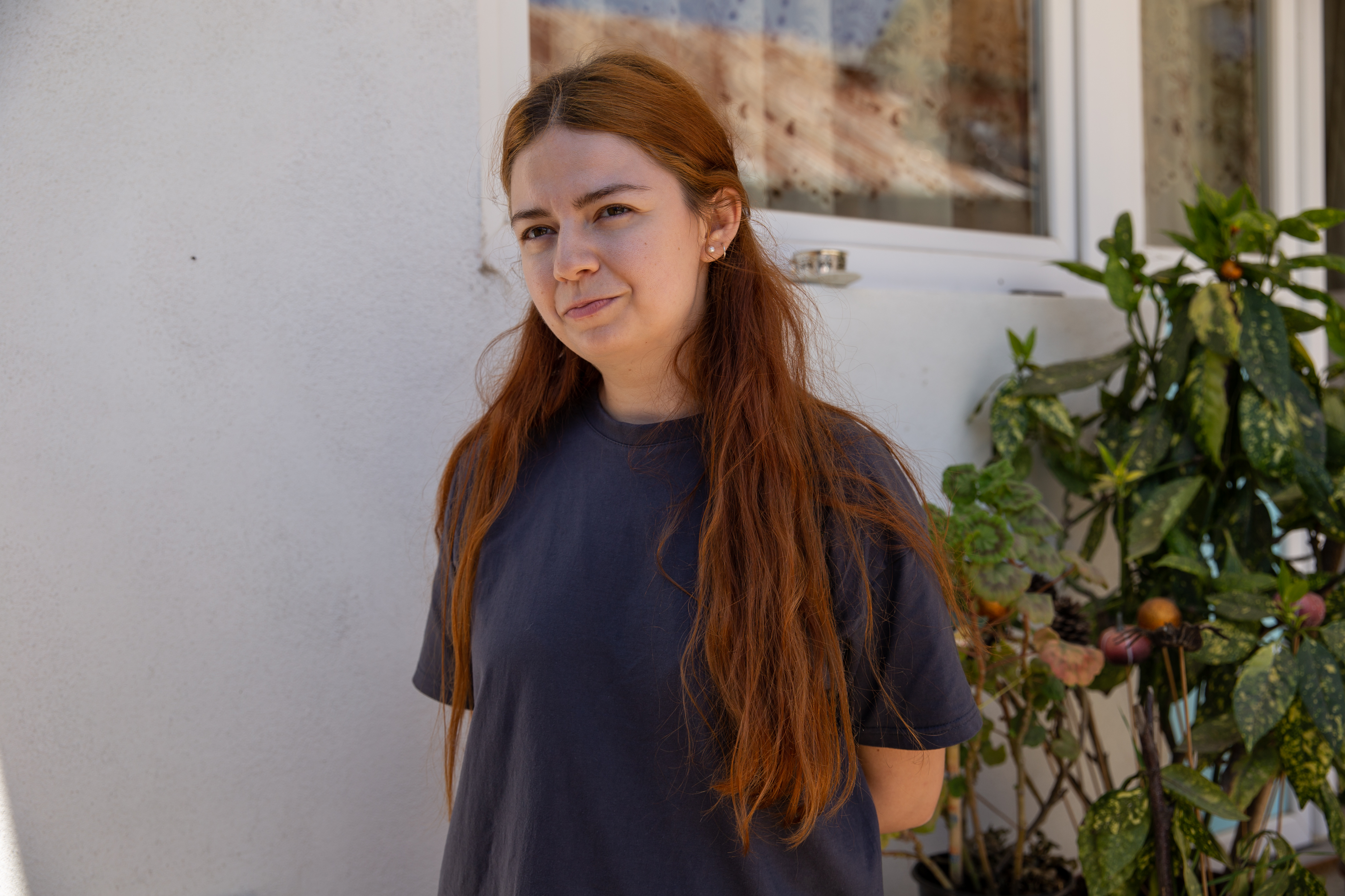 Voluntarii de la Casa Bună încearcă să ia copiii de la muncile câmpului și să-i așeze în fața computerului. “Sperăm să creştem dintre ei mici programatori”