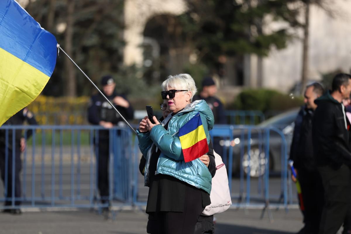 Fanii lui Călin Georgescu au spart barajul la protestul de la Guvern. Bătaie între mineri și jandarmi la finalul manifestației