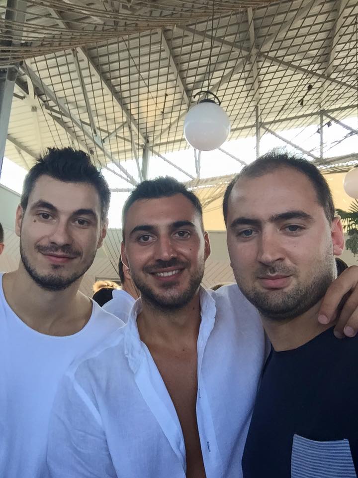 Victor Pițurcă și-a băgat nepotul în staff-ul de la Al Ittihad. Îl ia și pe fiul său, Alex, după ce termină școala de antrenori. Fostul mijlocaș Eugen Trică a schimbat postul: s-a băgat între buturi, la un antrenament / GALERIE FOTO