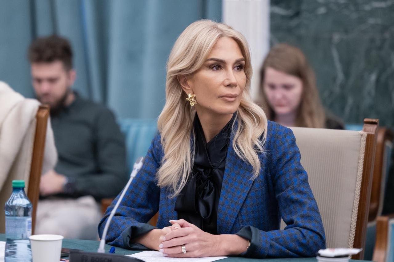 Imagini cu Raluca Turcan, după ce ar fi apelat la intervenții estetice. Transformarea fostului ministru al culturii este uluitoare