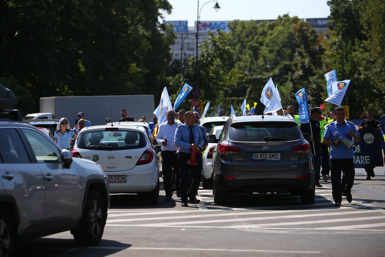 Sindicaliștii din Poliție și penitenciare, protest la Guvern și la sediile PSD și PNL. „Salariul este neatractiv, egal cu al unui muncitor necalificat”