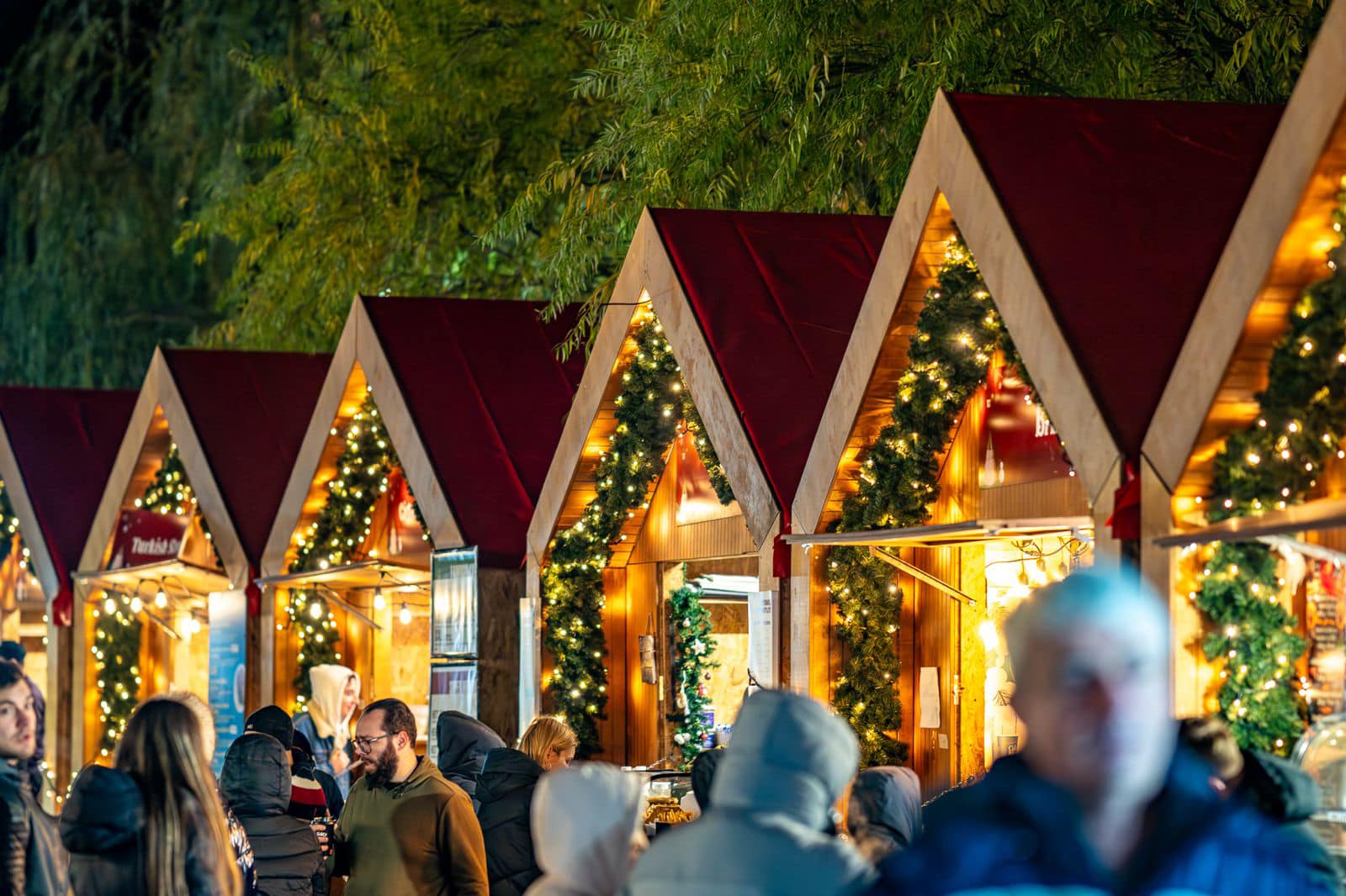 FOTO. A treia ediție a „West Side Christmas Market” e în plină desfășurare. Care sunt principalele atracții ale târgului din Parcul Drumul Taberei