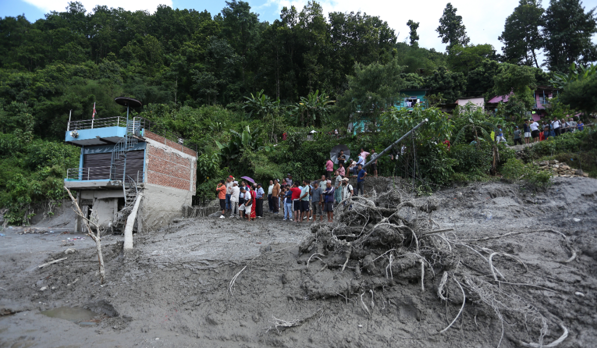 Bilanțul dezastrului din Nepal a crescut la 579 de morți. Imagini dramatice cu clădiri înghițite de noroi și operațiuni contracronometru de salvare