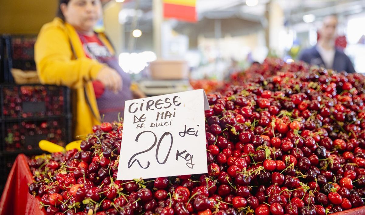 Cât costă un kilogram de cireșe în Piața Amzei din București vs Obor. Diferența dintre ele este de 4 ori mai mare