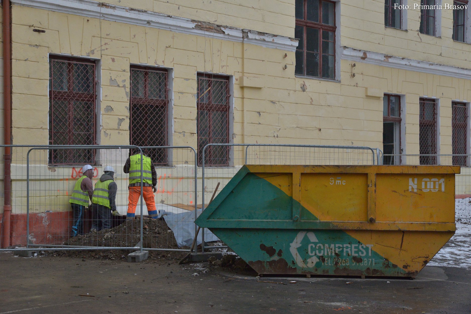 Mai multe oseminte găsite la un liceu din Brașov au dat peste cap lucrările de renovare