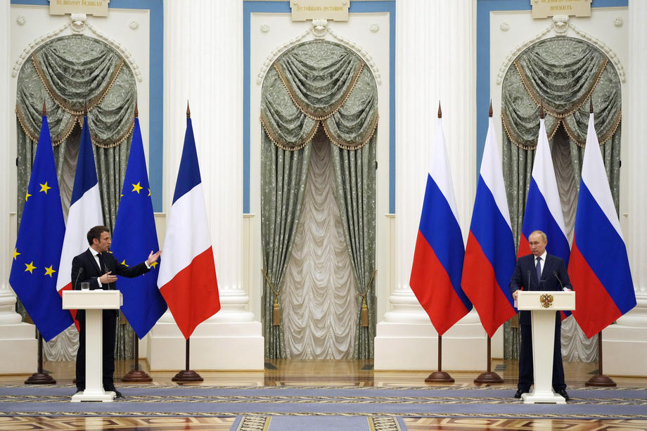 Nici Scholz n-a scăpat de masa lui Putin. Cancelarul german, tratat cu aceeași „distanță" ca Macron