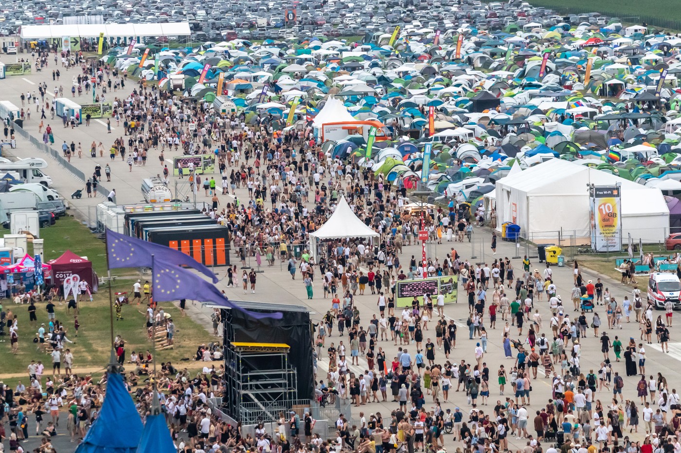 Un festival de muzică din Slovacia, anulat din cauza unei furtuni puternice. 15 persoane au fost rănite