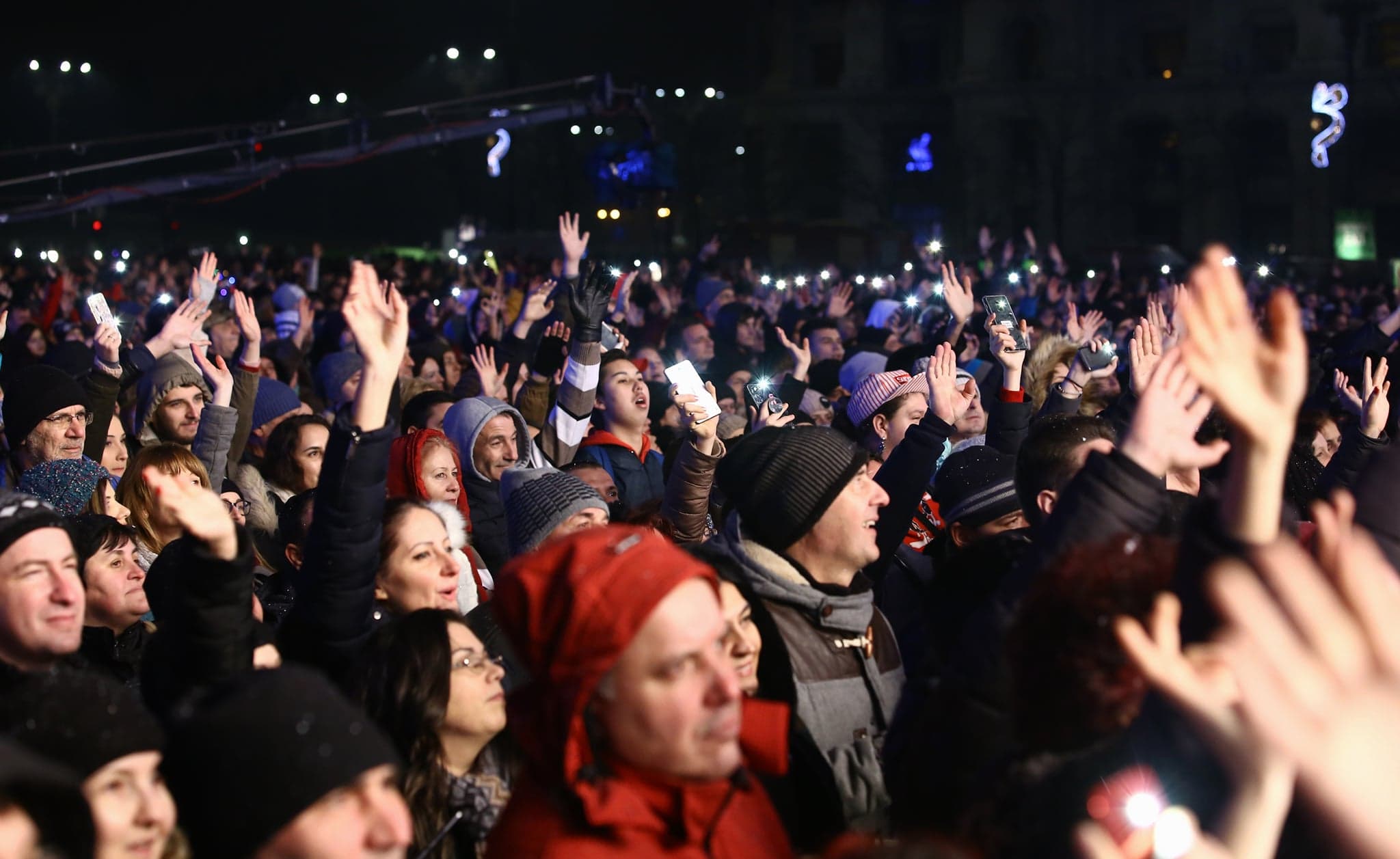 GALERIE FOTO | Am intrat în anul 2019! 60.000 de bucureșteni în stradă în noaptea de Revelion! Focul de artificii din Piaţa Constituţiei a durat 15 minute!