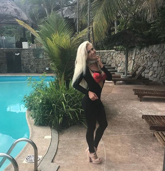 FOTO | O vedetă spune că a făcut sex pe bani pentru a-i plăti mamei ei tratamentul împotriva cancerului